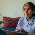 보건학과 지역사회 건강 - **Telemedicine for an Elderly Woman in a Rural Latin American Setting**
    A serene, close-up shot ...